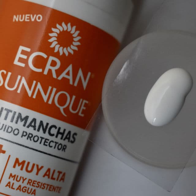 Ecran Sunnique Antimanchas Fluido Protector Facial SPF50+ review photo by CeliaLoiz