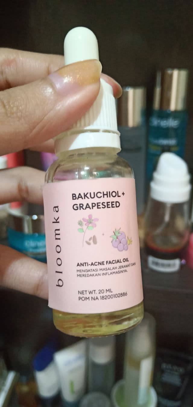 Bloomka Bakuchiol + Grapeseed Facial Oil review photo by Cella