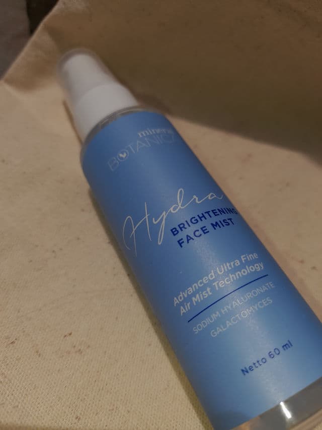 Mineral Botanica Hydra Brightening Face Mist review photo by Chachan