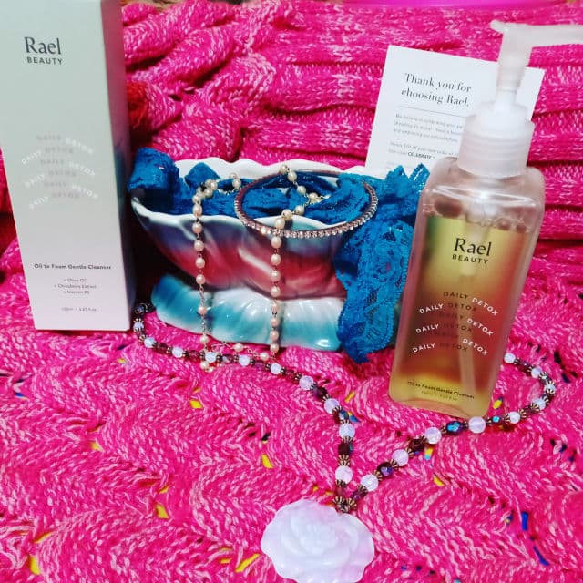 Rael Daily Detox Oil to Foam Gentle Cleanser review photo by Chantal87