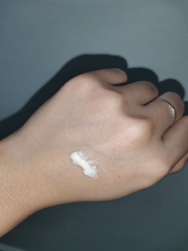 Kiehl's Ultra Light Daily UV Defense Aqua Gel SPF 50 PA++++ review photo by Cheersskin