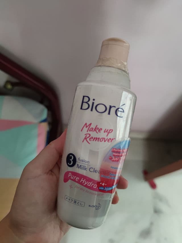 Biore 3 Fusion Milk Cleansing Makeup Remover (Pure Hydration) review photo by Chengyee