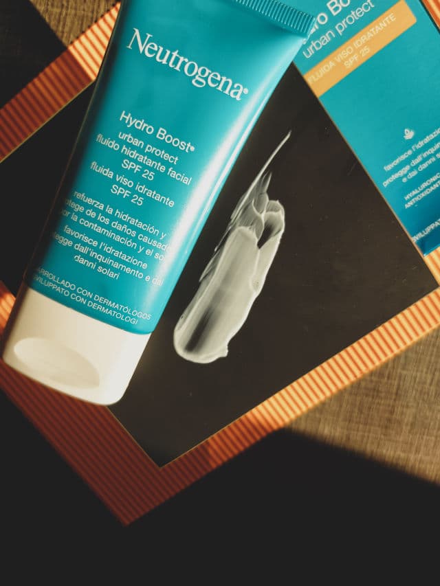 Neutrogena Hydro Boost Urban Protect Hydrating Facial Fluid SPF25 review photo by Chillwithsunscreen