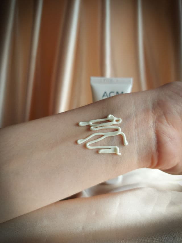 ACM Sensitelial Sunscreen Gel SPF 50 review photo by Chillwithsunscreen