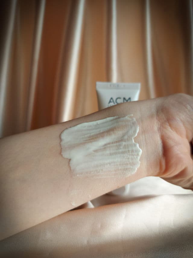 ACM Sensitelial Sunscreen Gel SPF 50 review photo by Chillwithsunscreen