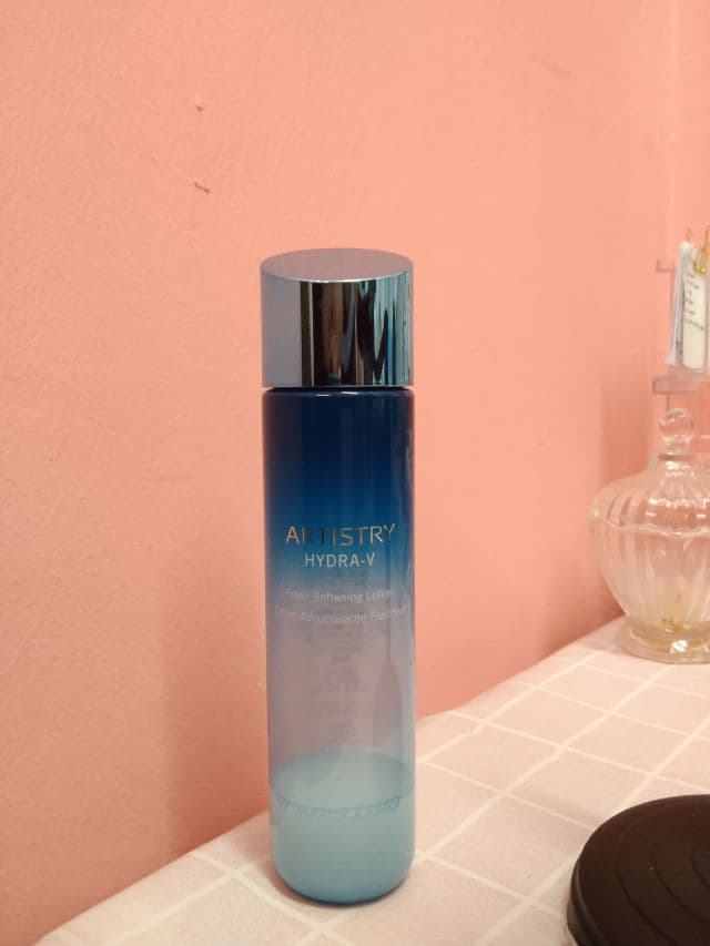 Artistry HYDRA-V Fresh Softening Lotion review photo by HeyImWynne