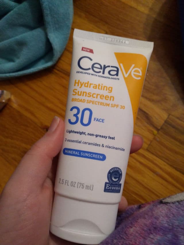 CeraVe Hydrating Sunscreen for Face SPF 30 review photo by Curlyq04