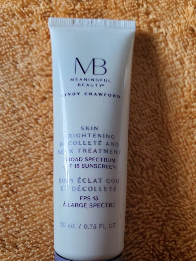 Cindy Crawford Meaningful Beauty Decollete: Firming Chest and Neck Creme review photo by DanyelP