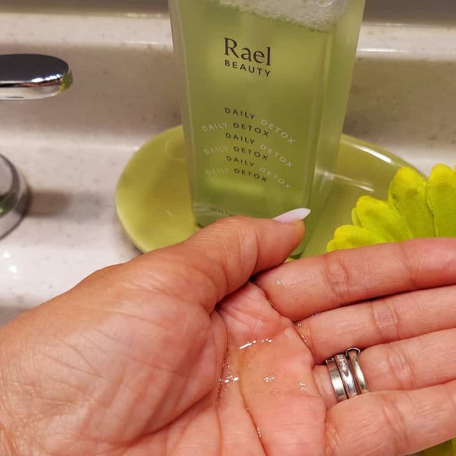 Rael Daily Detox Oil to Foam Gentle Cleanser review photo by Deedee1