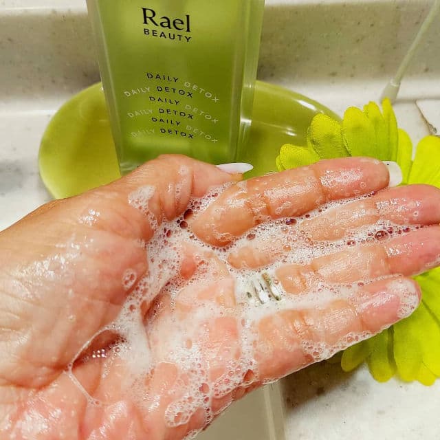 Rael Daily Detox Oil to Foam Gentle Cleanser review photo by Deedee1