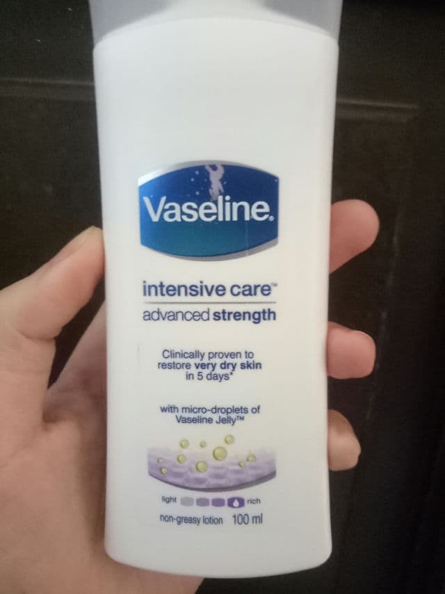 Vaseline Intensive Care Advanced Strength Lotion review photo by DestiNuraini