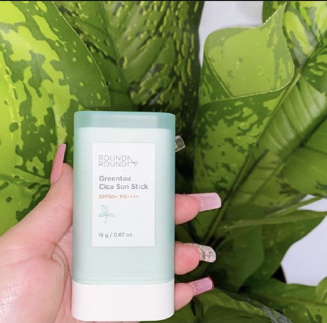 Round A' Round Green Tea Cica Sun Stick SPF50+ PA++++ review photo by DianasBeautyDiary
