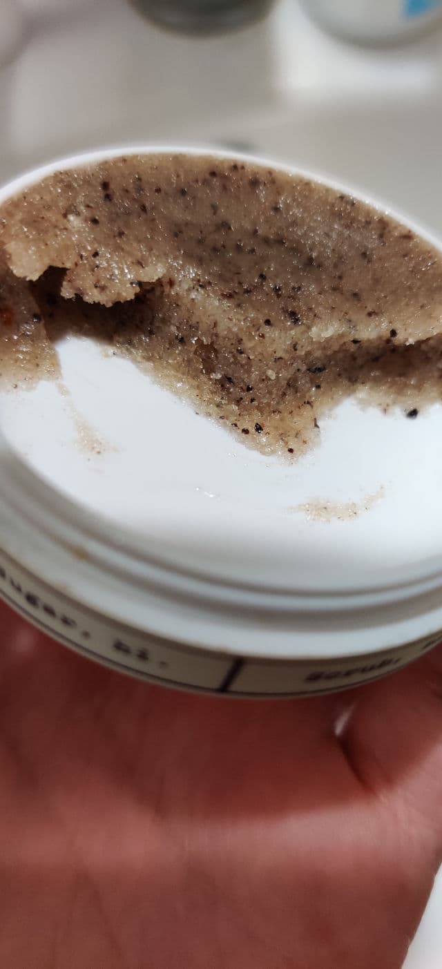 Frank Body Lip Scrub review photo by Dimivoid