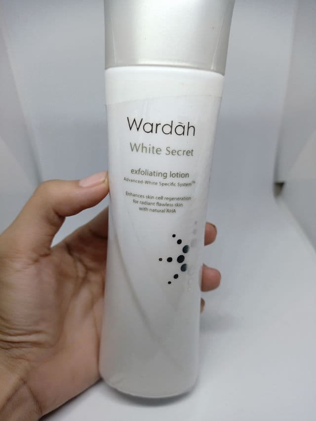 Wardah White Secret Exfoliating Lotion review photo by Diyaaah