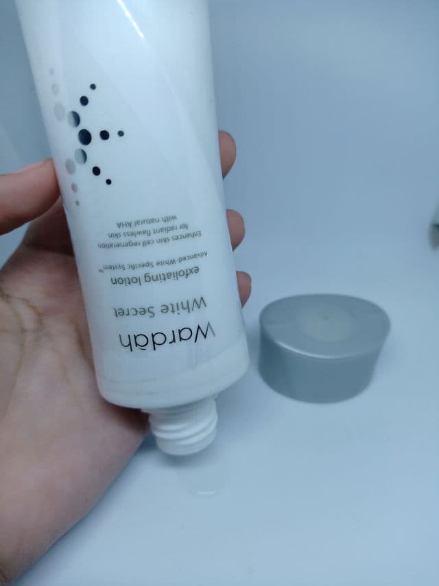 Wardah White Secret Exfoliating Lotion review photo by Diyaaah