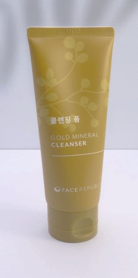 Face Republic Gold Mineral Cleanser review photo by DoryKim