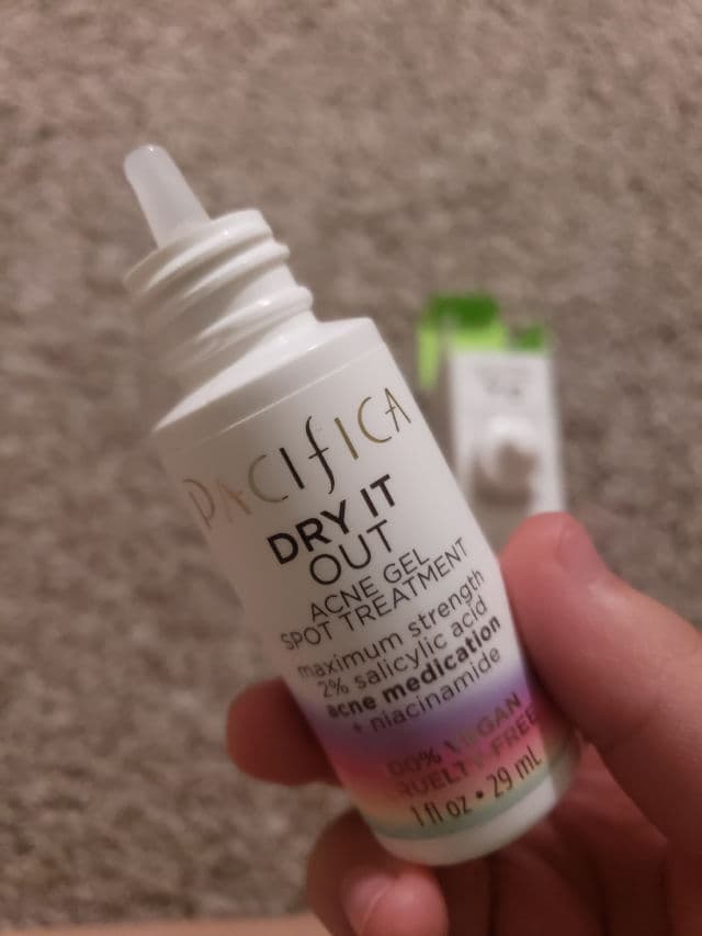 Pacifica Dry It Out Acne Gel Spot Treatment review photo by Dreamyartist23