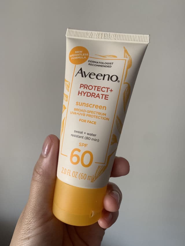 Aveeno Protect & Hydrate Lotion Sunscreen with Broad Spectrum SPF50 for Face review photo by Dyarra