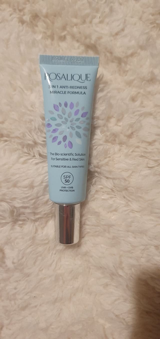 Rosalique 3 in 1 Anti-Redness Miracle Formula SPF50 review photo by Emmahalton