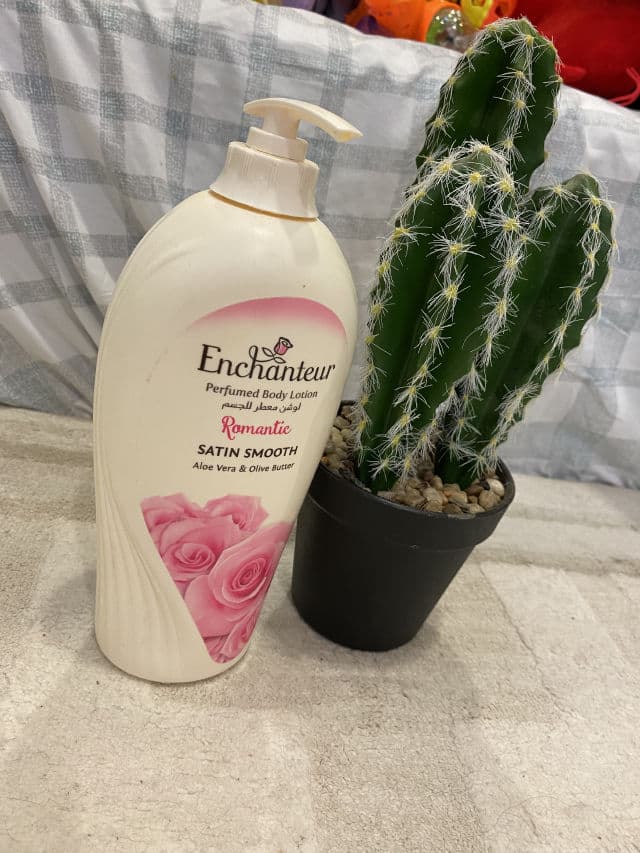 Enchanteur Romantic 24H Moist Perfumed Body Lotion	 review photo by Empress03