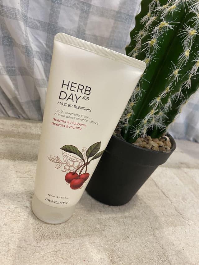 THE FACE SHOP Herb Day 365 Cleansing Foam - Acerola review photo by Empress03
