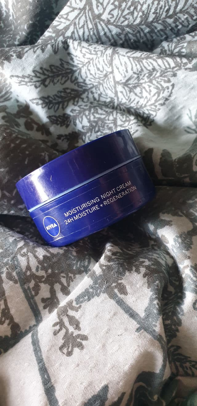 Nivea Nourishing Night Cream 24h Moisture + Regeneration review photo by Emst