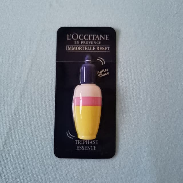 L'Occitane Immortelle Reset Tri-Phase Essence review photo by Cheersskin