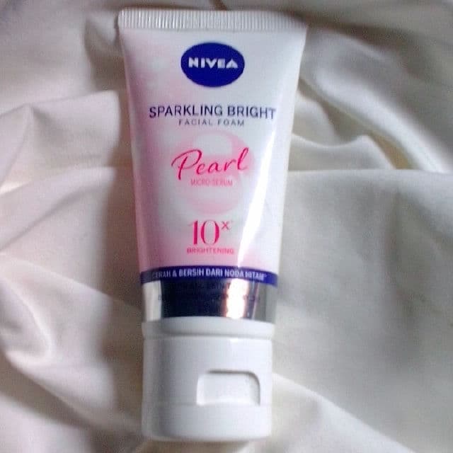 Nivea Sparkling White Whitening Facial Foam review photo by Evhielestari10