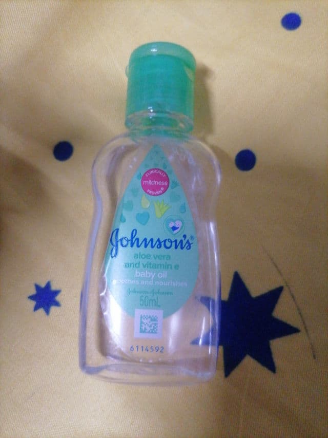Johnson's Aloe & Vitamin E Oil review photo by EyLee