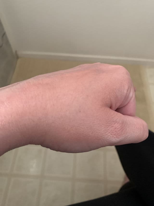 Saie Sunvisor SPF 35 review photo by Finchy