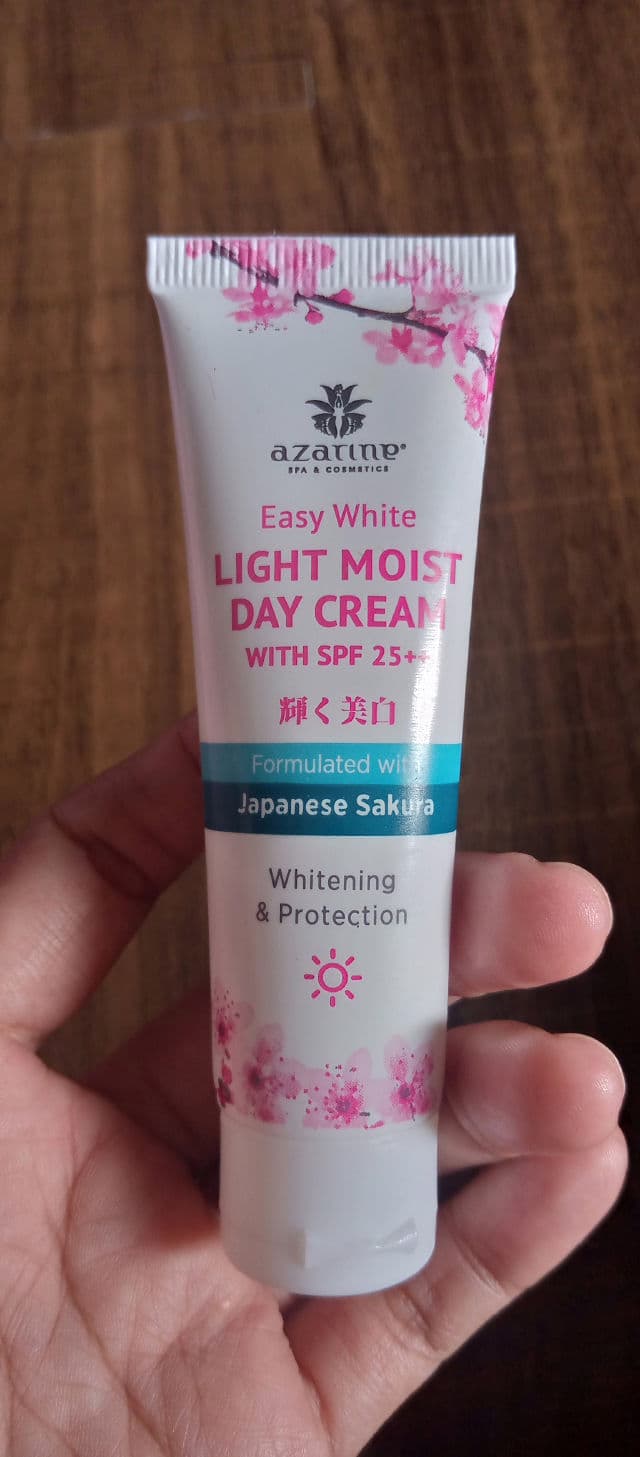 Azarine Easy White Light Moist Day Cream SPF 25++ review photo by Firaummualel
