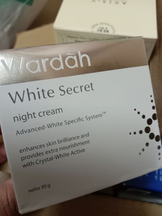 Wardah White Secret Night Cream review photo by Fizza