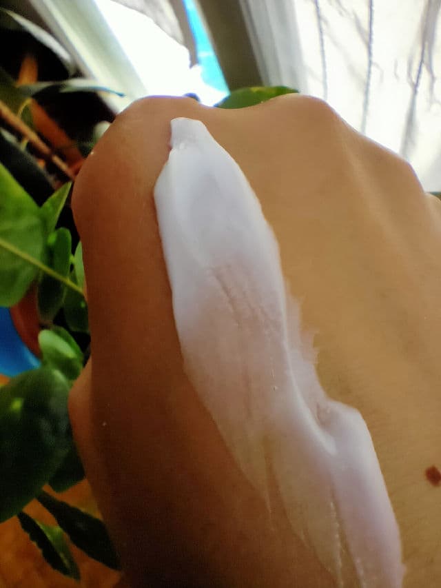 Nivea Naturally Good Radiance Day Cream review photo by FrenchyPeach19