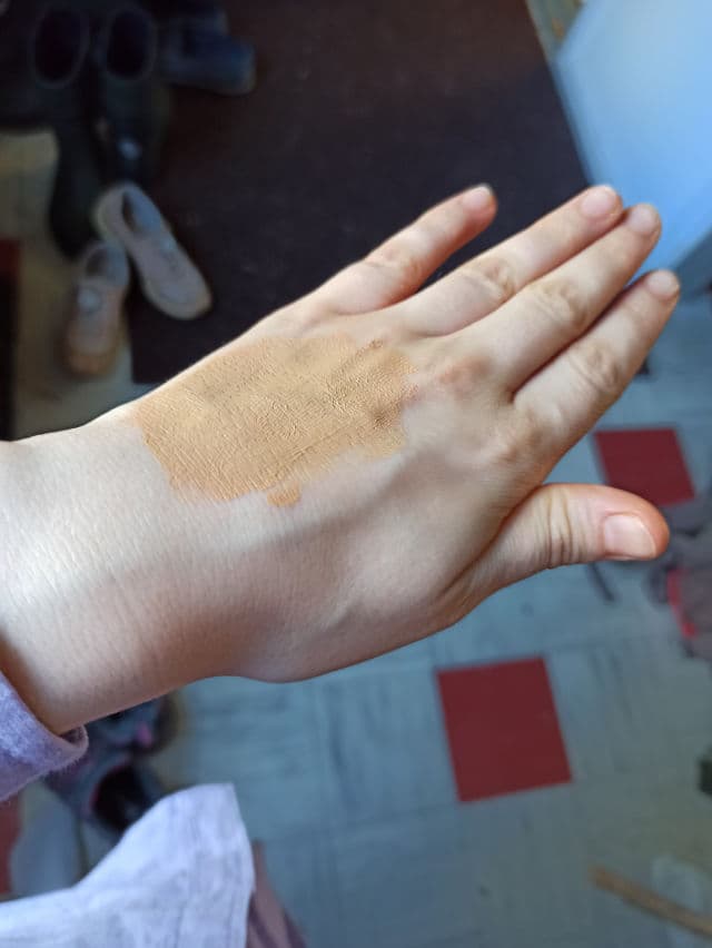 La Roche-Posay Anthelios Anti-Imperfections Gel-Cream SPF50+ review photo by FrumpyPigSkin