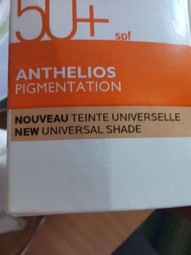 La Roche-Posay Anthelios Anti-Imperfections Gel-Cream SPF50+ review photo by FrumpyPigSkin