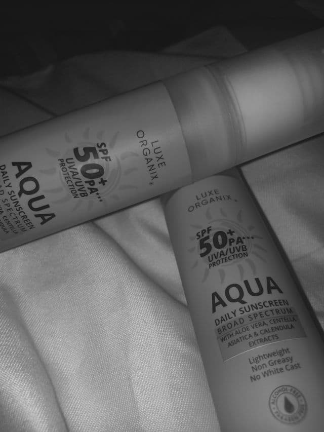 Luxe Organix SPF 50+ PA+++ UVA/UVB Protection Aqua Daily Sunscreen review photo by Gabo