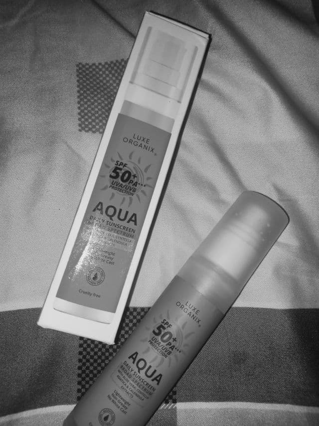 Luxe Organix SPF 50+ PA+++ UVA/UVB Protection Aqua Daily Sunscreen review photo by Gabo