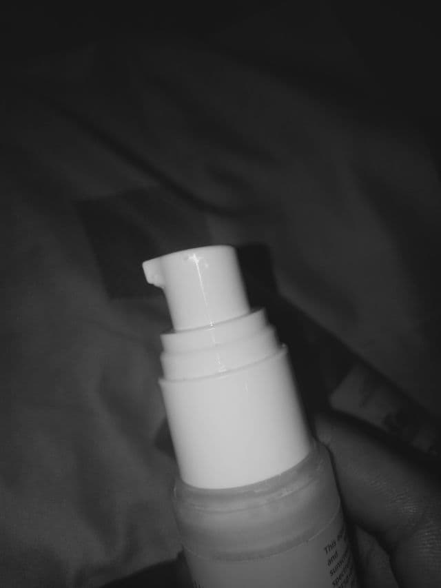 Luxe Organix SPF 50+ PA+++ UVA/UVB Protection Aqua Daily Sunscreen review photo by Gabo