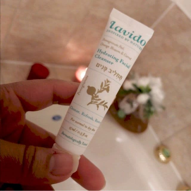 Lavido Hydrating Facial Cleanser review photo by Galatteia