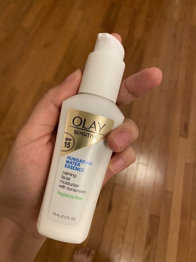 Olay Skin Calming Facial Moisturizer - SPF 15 review photo by Cellasea