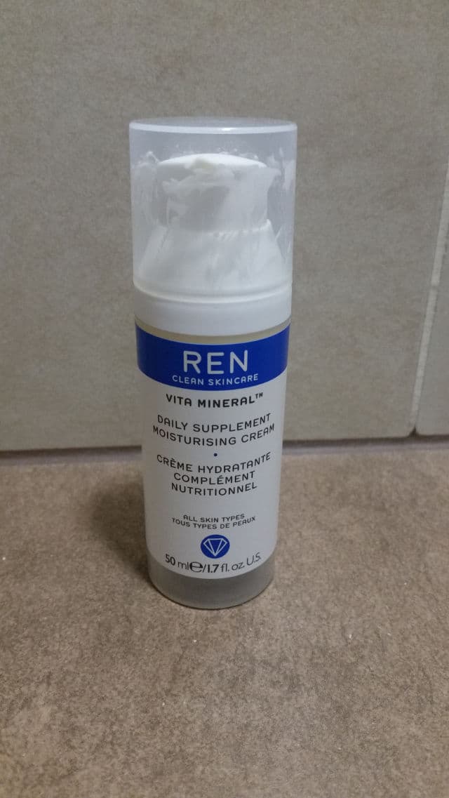Ren Vita Mineral Daily Supplement Moisturising Cream review photo by Glowavenue