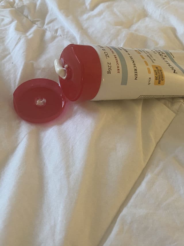 Eucerin Daily Hydration Cream Broad Spectrum SPF 30 review photo by GlowingPeach