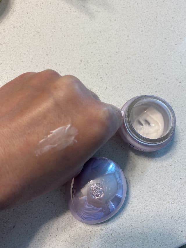 Shiseido White Lucent Anti-Dark Circles Eye Cream review photo by Glowyforever