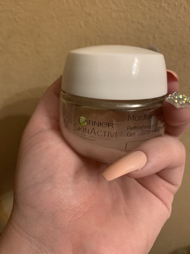 Garnier SkinActive Moisture Rescue Refreshing Gel-Cream For Dry Skin review photo by GreekGirlGlam