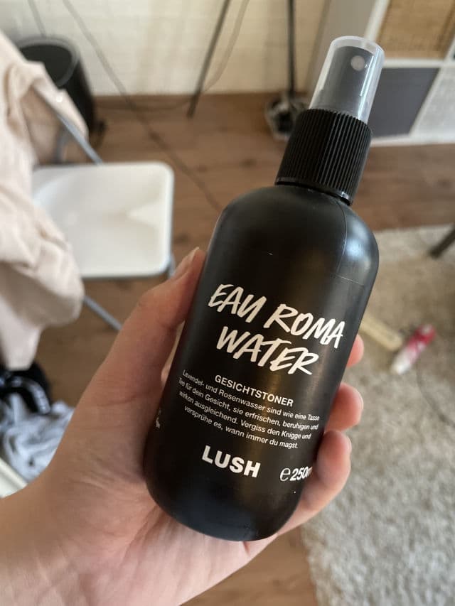 LUSH Eau Roma Water review photo by Gvroomen