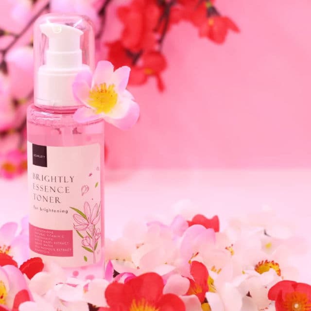 Scarlett Whitening Brightly Essence Toner review photo by HamasahUwi