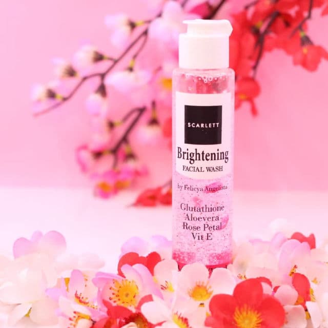 Scarlett Whitening Whitening Facial Wash Normal to Dry Skin review photo by HamasahUwi
