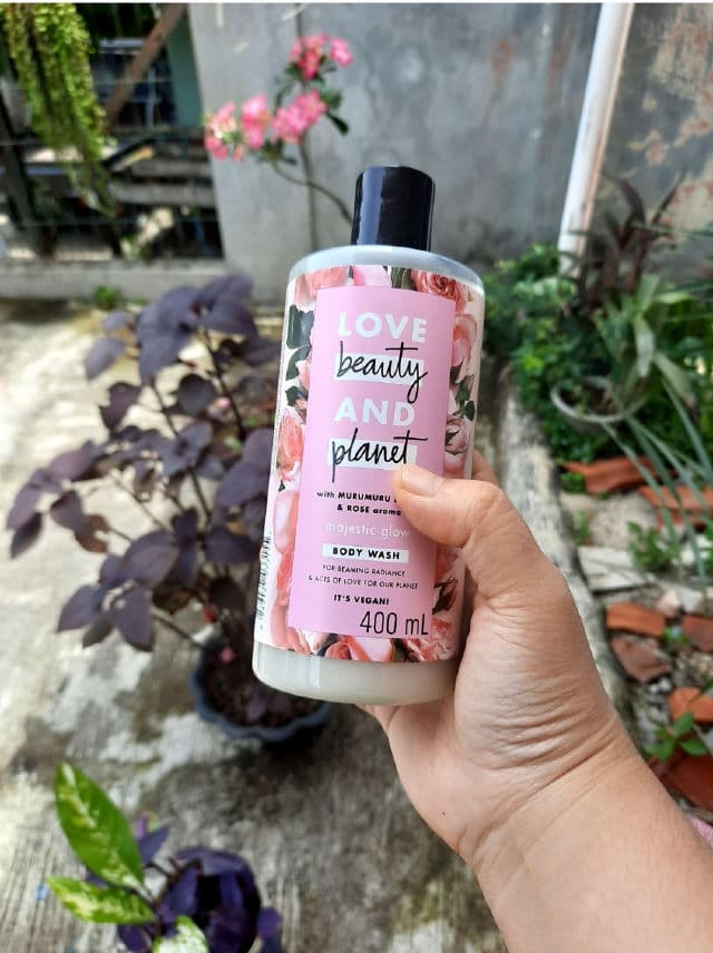 Love Beauty and Planet Murumuru Butter & Rose Body Wash review photo by glowediaries