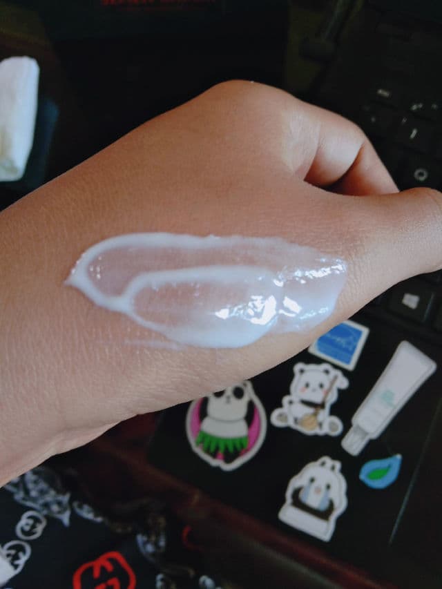 Nivea Intensive Moisture Body Serum SPF25 review photo by Hanifahnrd