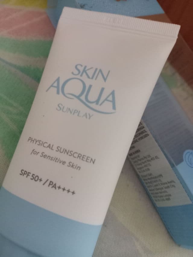 SKIN AQUA Physical Sunscreen for Sensitive Skin SPF50+ PA++++ review photo by HaririLukman